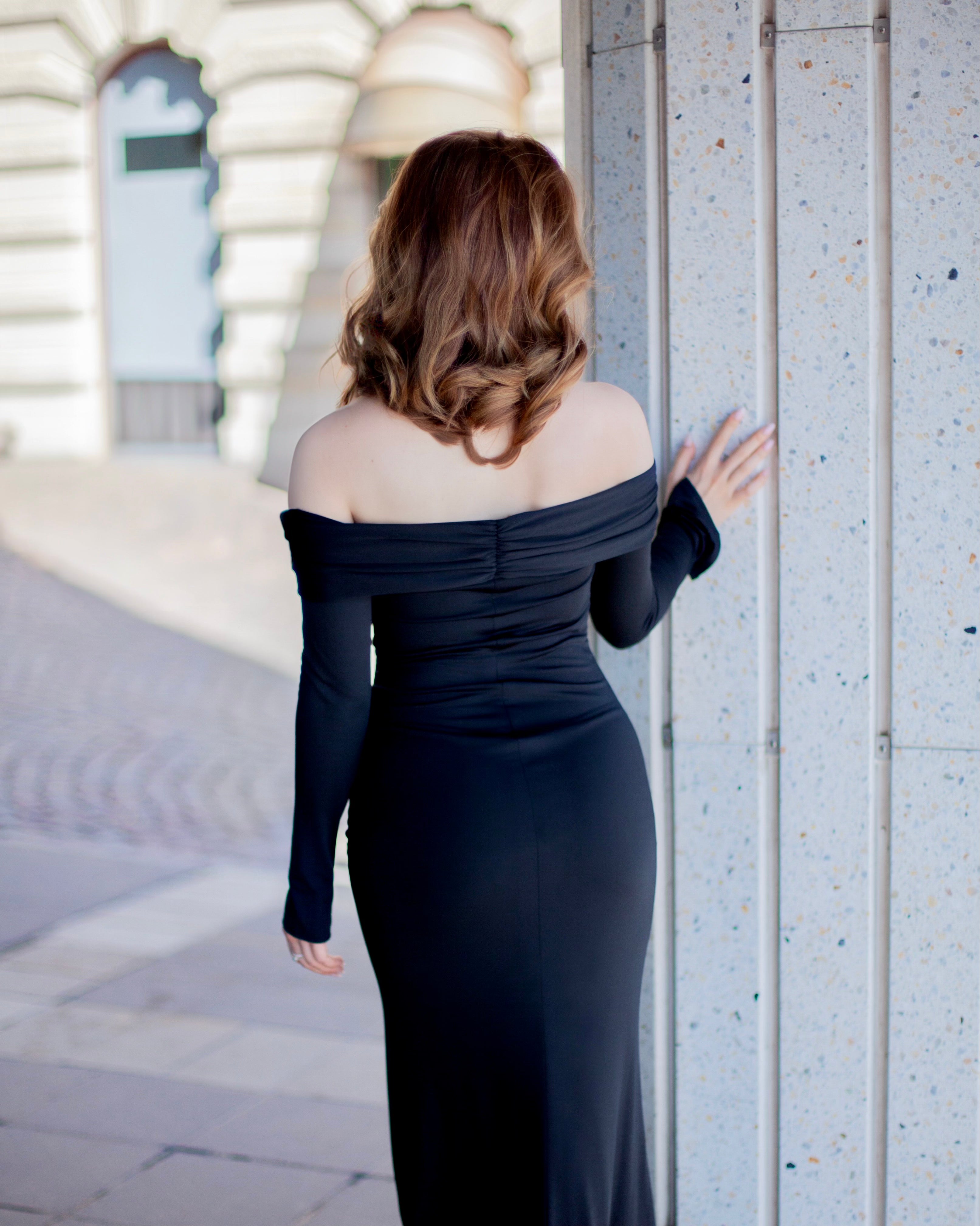 hihallinen iltapuku, off shoulder.