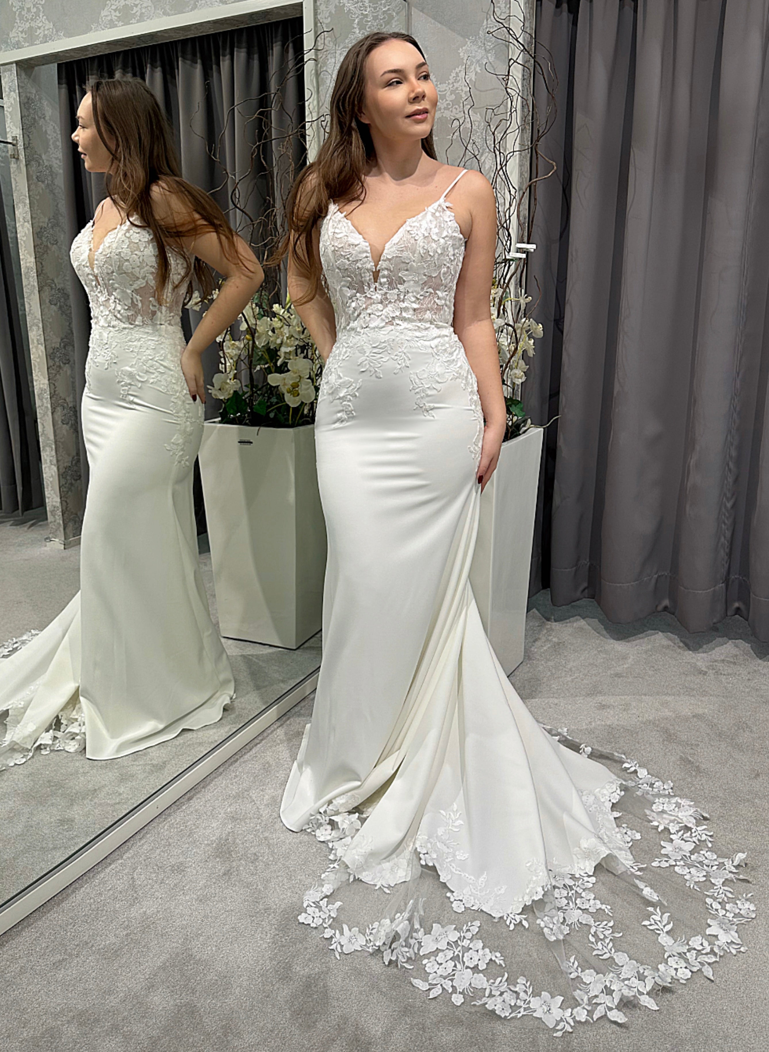 Häämekko merenneitomalli, korsettiyläosa ja kukkapitsiyksityiskohdat.