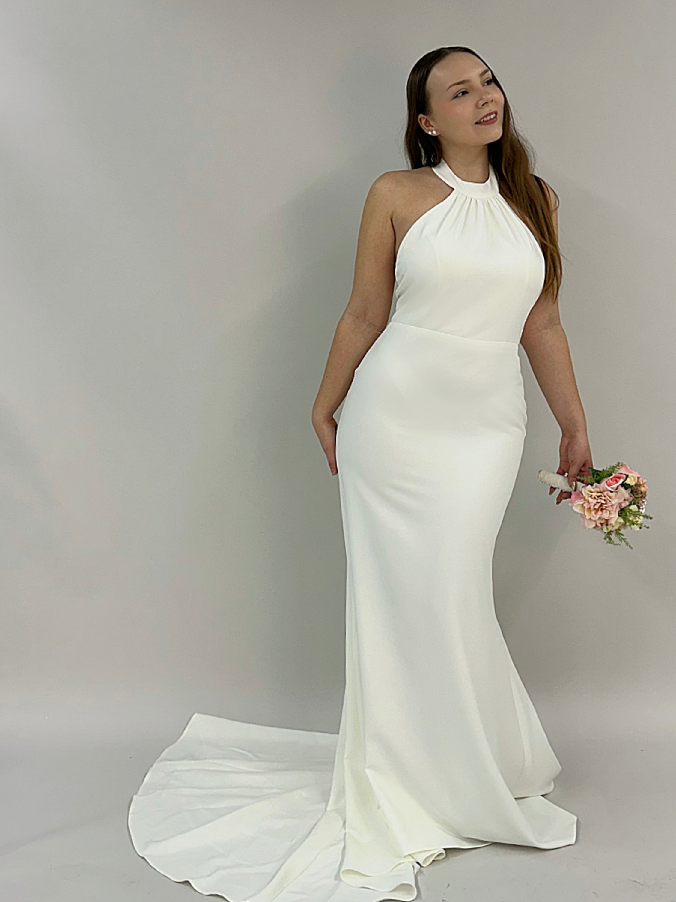 Tyköistuva häämekko pelkistetty