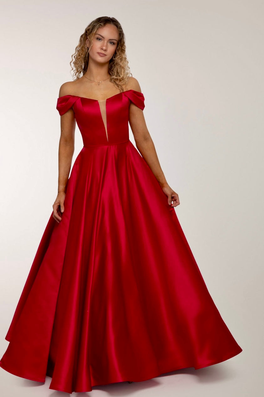 Tummanpunainen satiininen vanhojentanssimekko off-shoulder-mallilla, edestä.