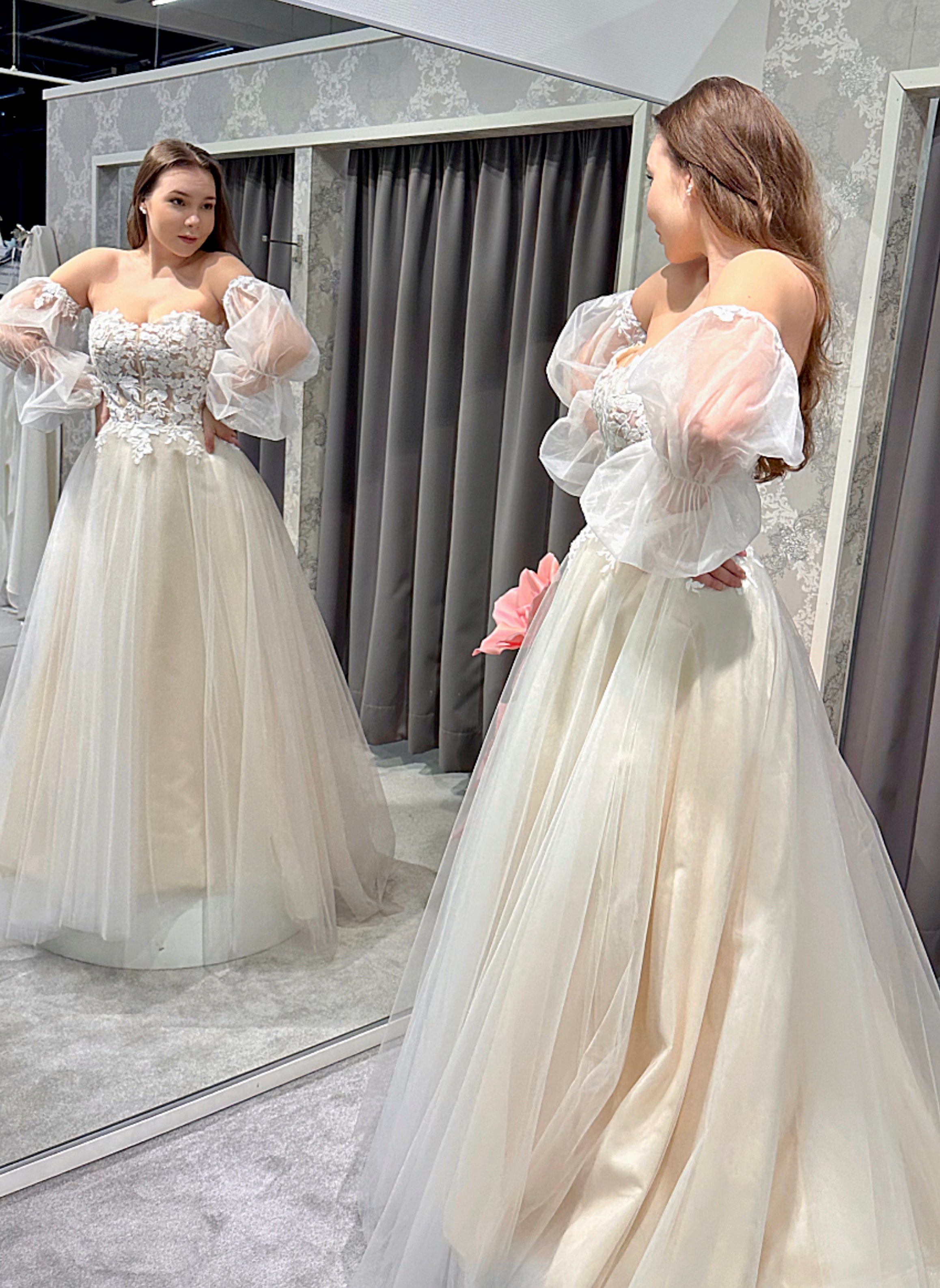 Häämekko, jossa pitsiyksityiskohdat, tylli ja irtohihat.