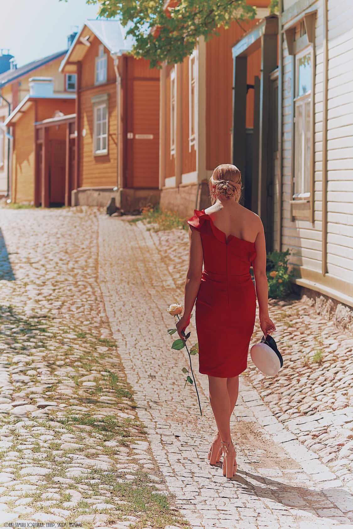 JUHLAMEKKO H4529S-SATIN RED