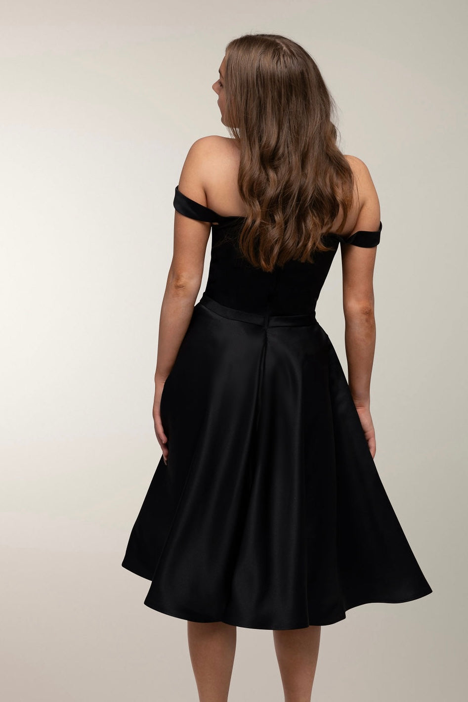 JUHLAMEKKO H4698S-MIDI BLACK