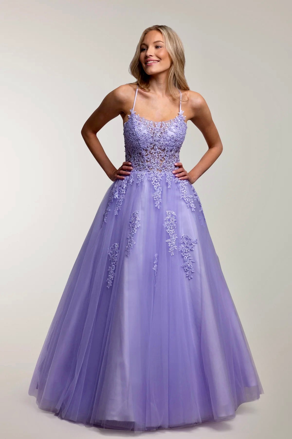 violetti vanhojentanssimekko, edestä kokokuva