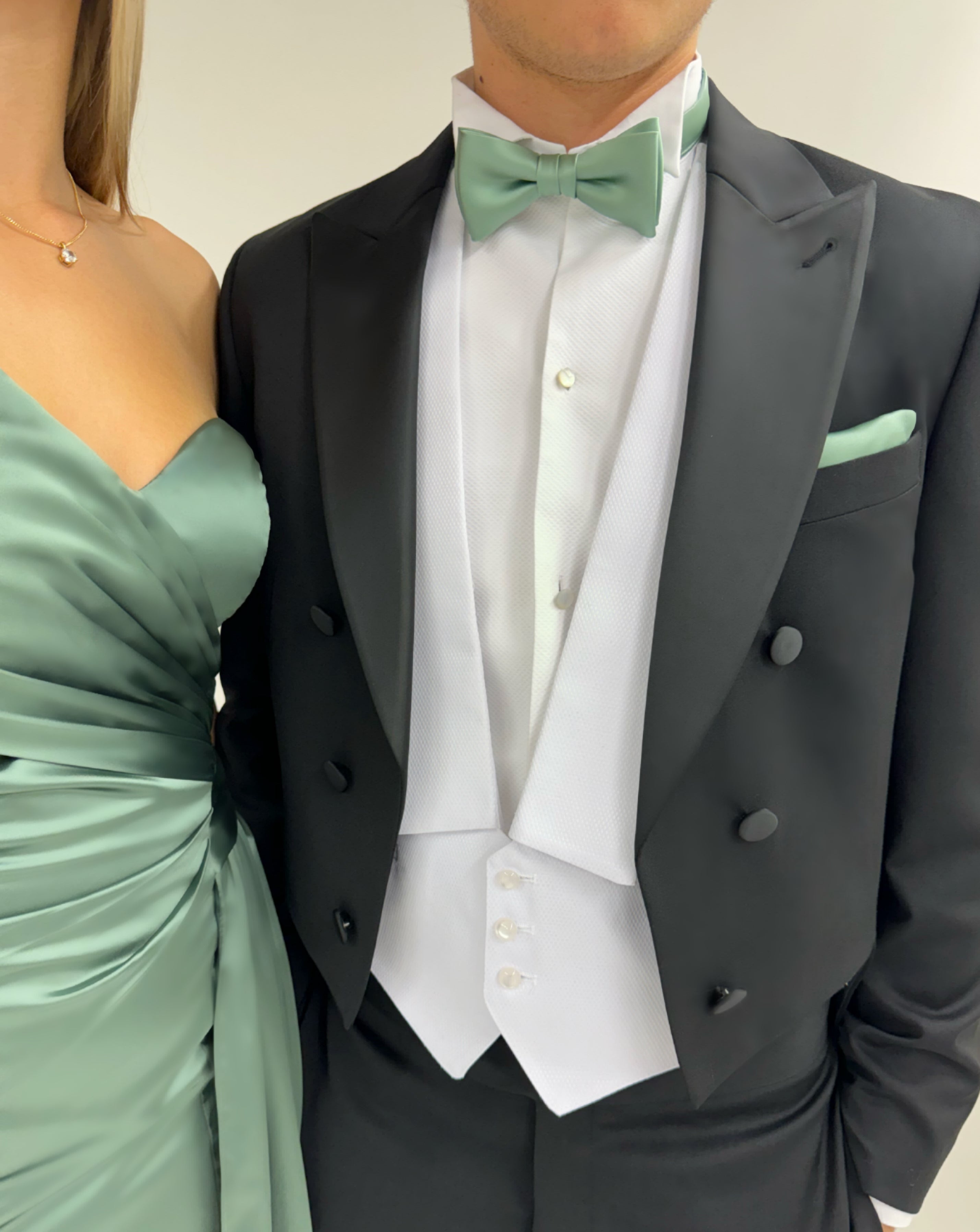 Oliivi rusetti ja taskuliina setti juhliin, häihin ja vanhojentansseihin, tanssipari.