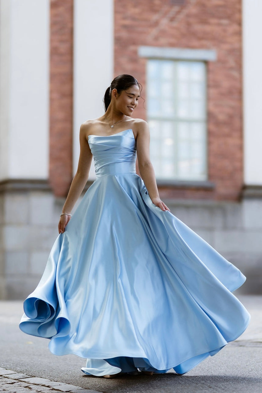 Elegant prom dress in soft satin with an A-line cut from Zazabella Elegant prom dress in soft satin with an A-line cut from Zazabella