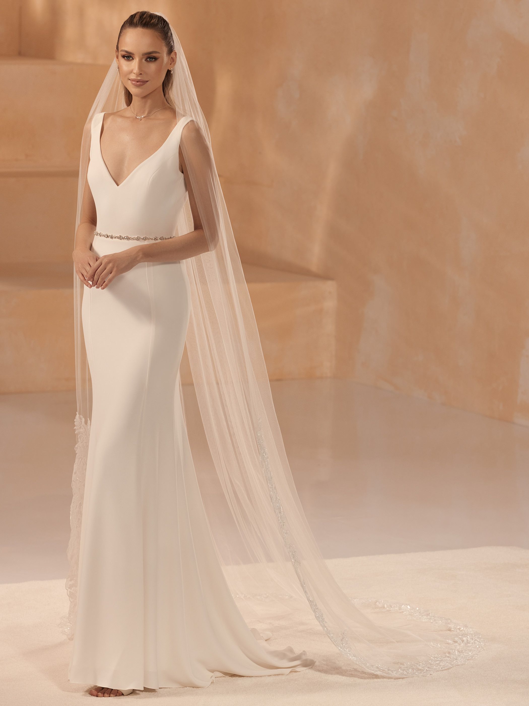 1-Krs 250Cm250 cm huntu näyttävällä pitsireunalla morsiamen mekkoon, etukuva.