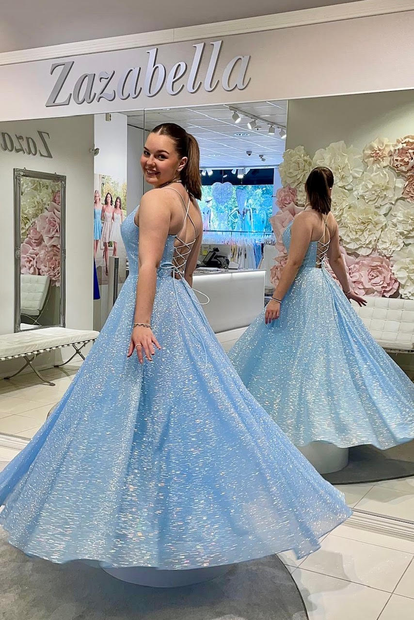 vaaleansininen kimaltava vanhojentanssimekko, takaa