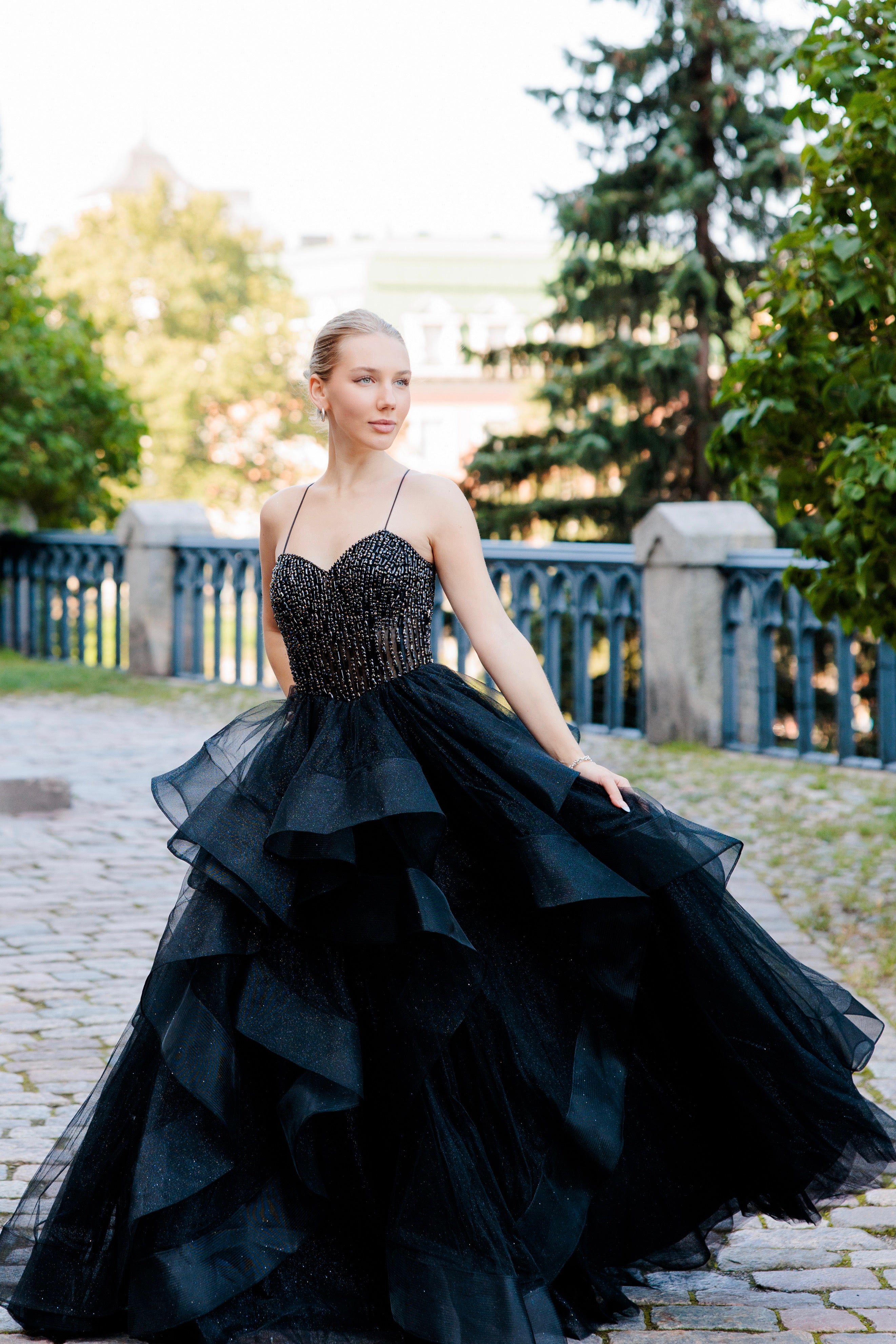 VANHOJENTANSSIMEKKO MAGNOLIA BLACK