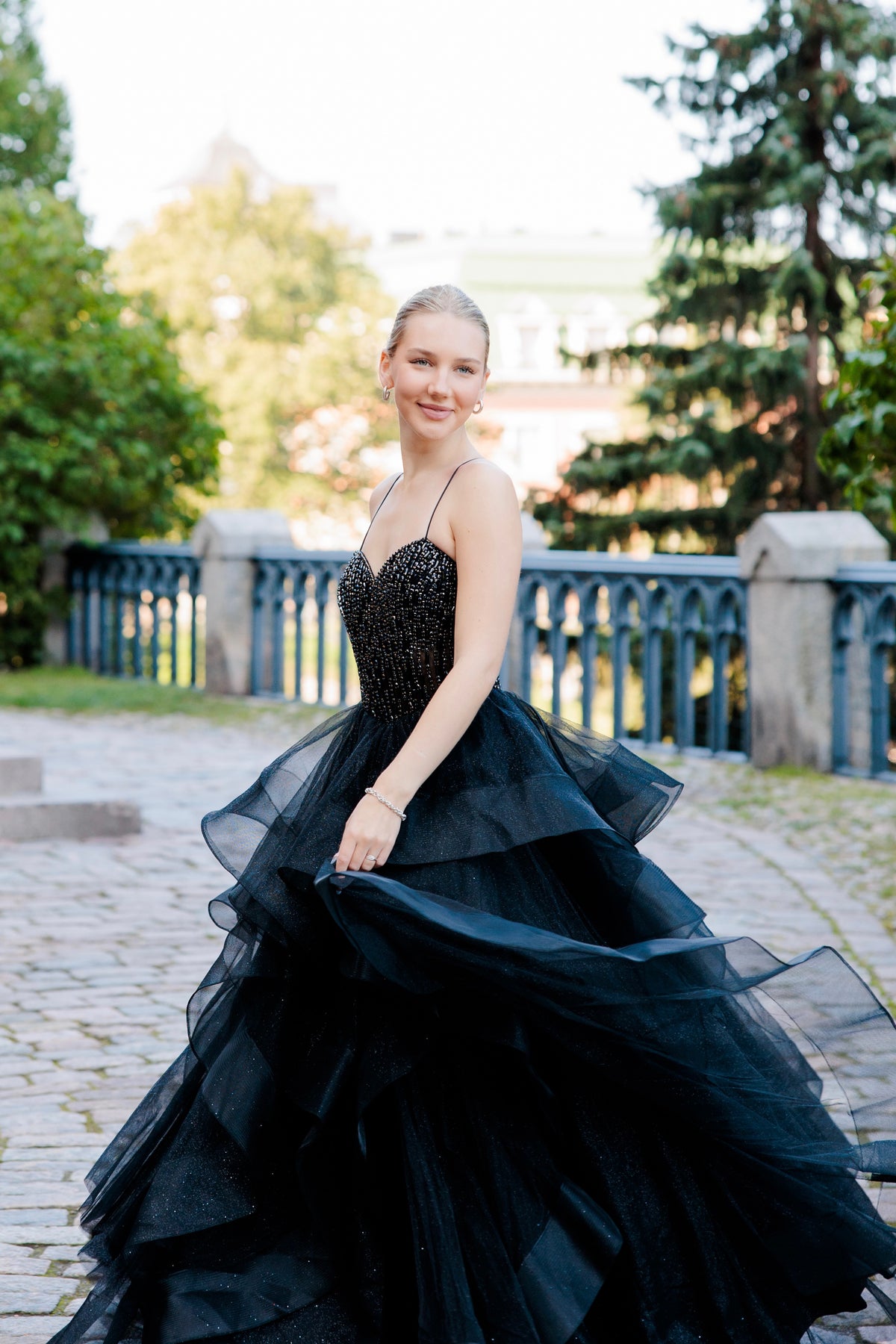 VANHOJENTANSSIMEKKO MAGNOLIA BLACK