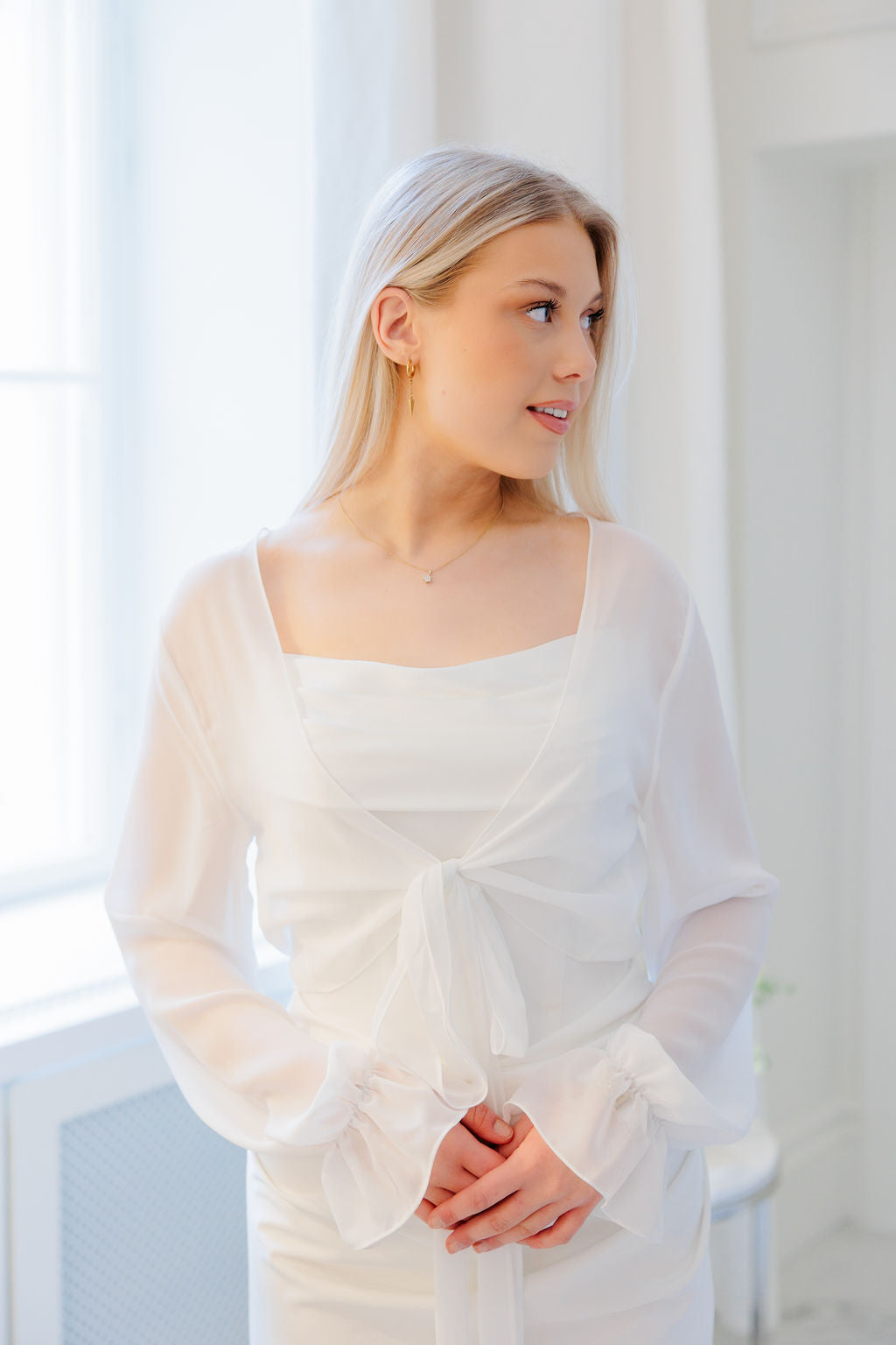 pitkähihainen bolero morsiamelle.