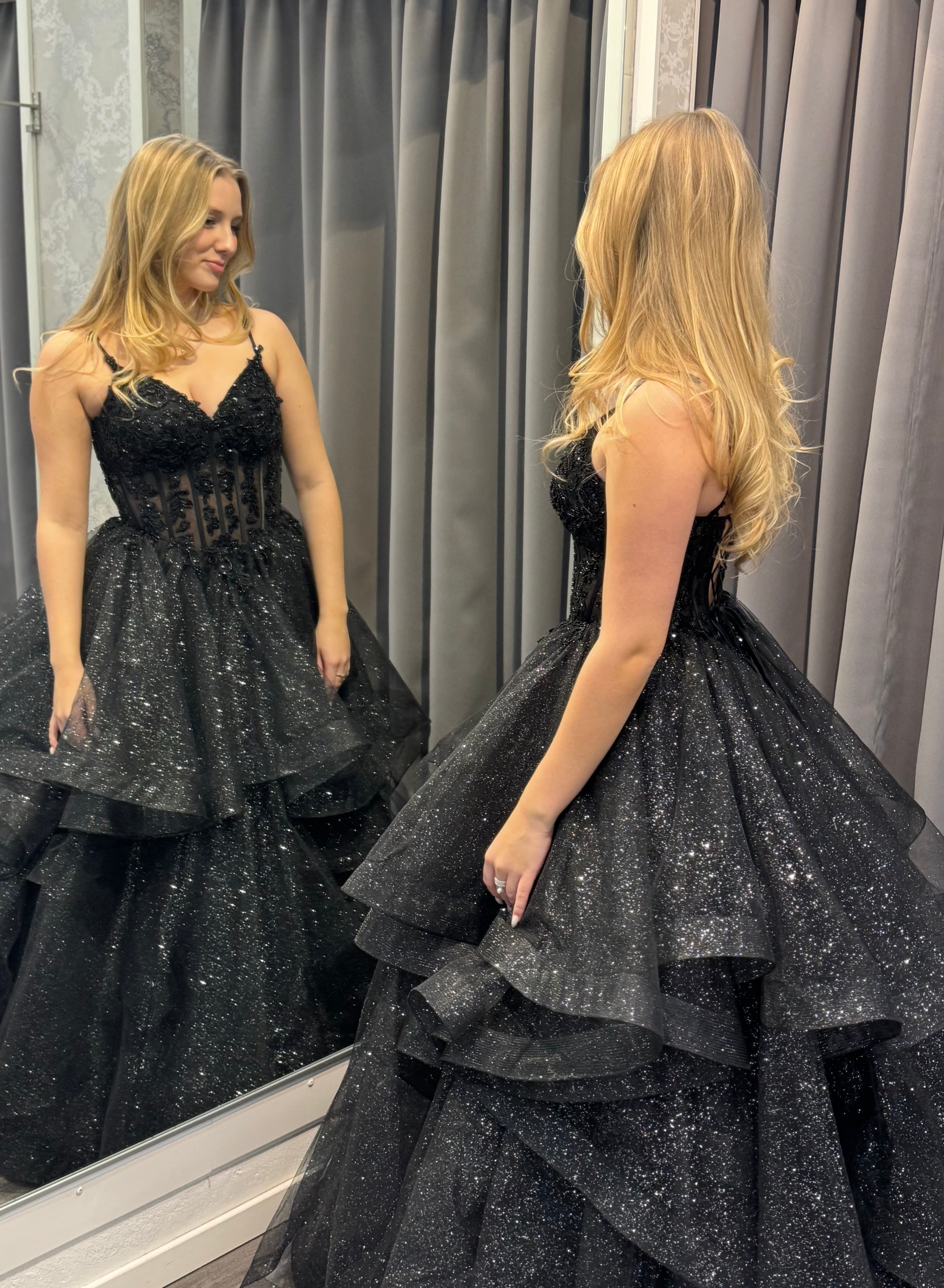 musta vanhojentanssimekko. 