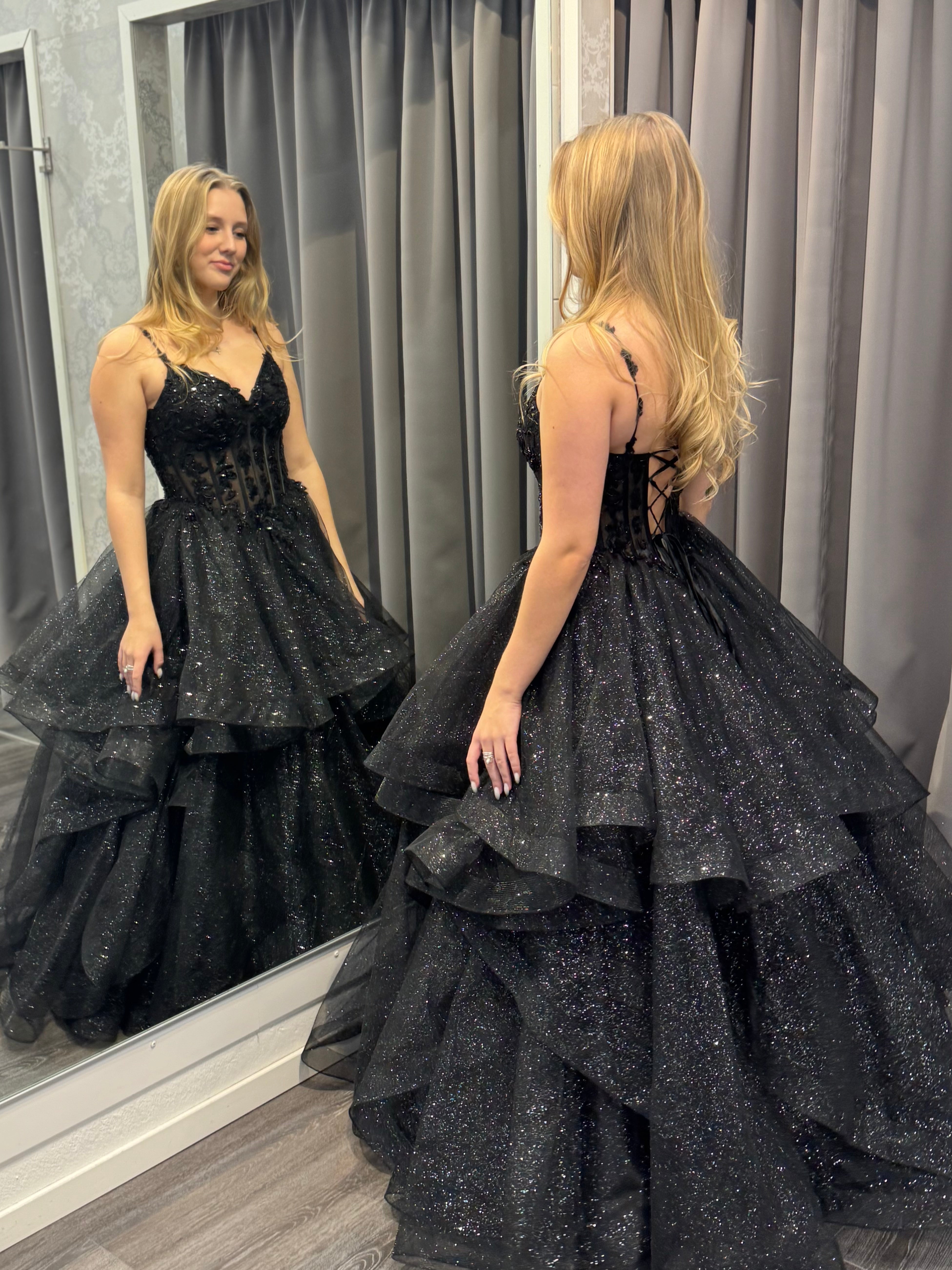 musta vanhojentanssimekko. 