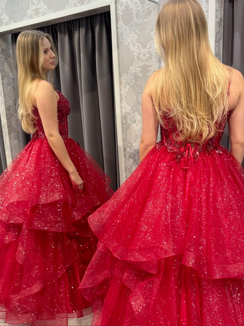 tummanpunaine vanhojentanssimekko.