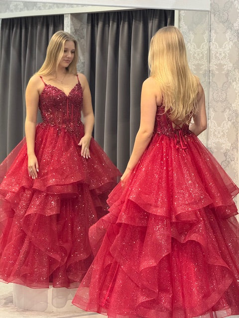 tummanpunaine vanhojentanssimekko.