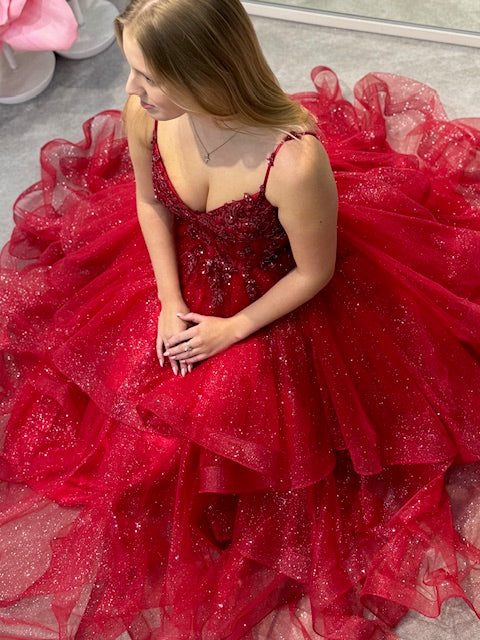 tummanpunaine vanhojentanssimekko.